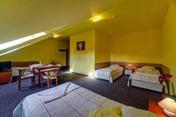 Фото номера Четырехместный номер Отель Hotel "Piast" г. Tuczempy 3