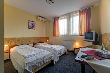 Фото номера Семейный номер Отель Hotel "Piast" г. Tuczempy 2